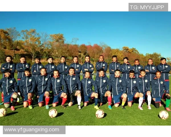 25号足球明星佐拉的传奇生涯与对足球的热爱之路